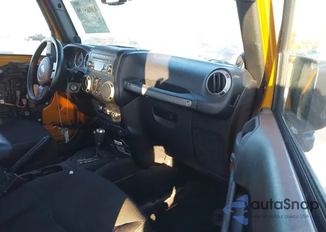 2014 Jeep Wrangler Unlimited Sport z USA, uszkodzony, nr VIN 1C4BJWDGXEL208389